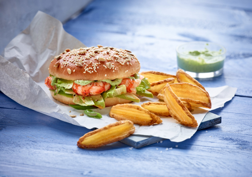 Burger aux crevettes et sauce Pesto accompagné de Crispers