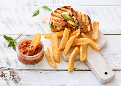 Sandwich à la Mexicaine accompagnés de frites Côté Brasserie.