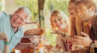 Un repas convivial en famille autour des frites pour passer un bon moment